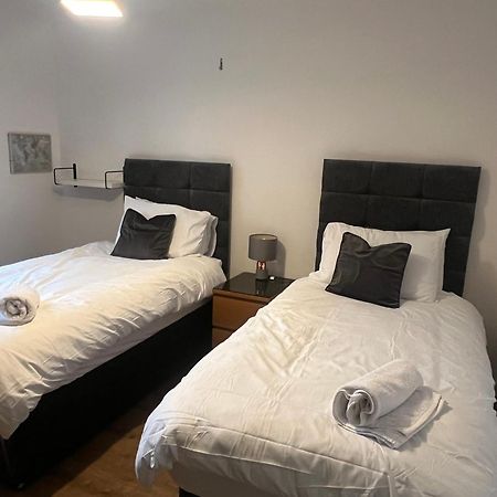 Home Away From Home: Cozy Two Bedroom Apartment Banbury Exterior photo